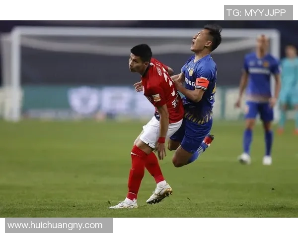 金球奖赛场小动作引发热议网友热评明星微表情与细节互动